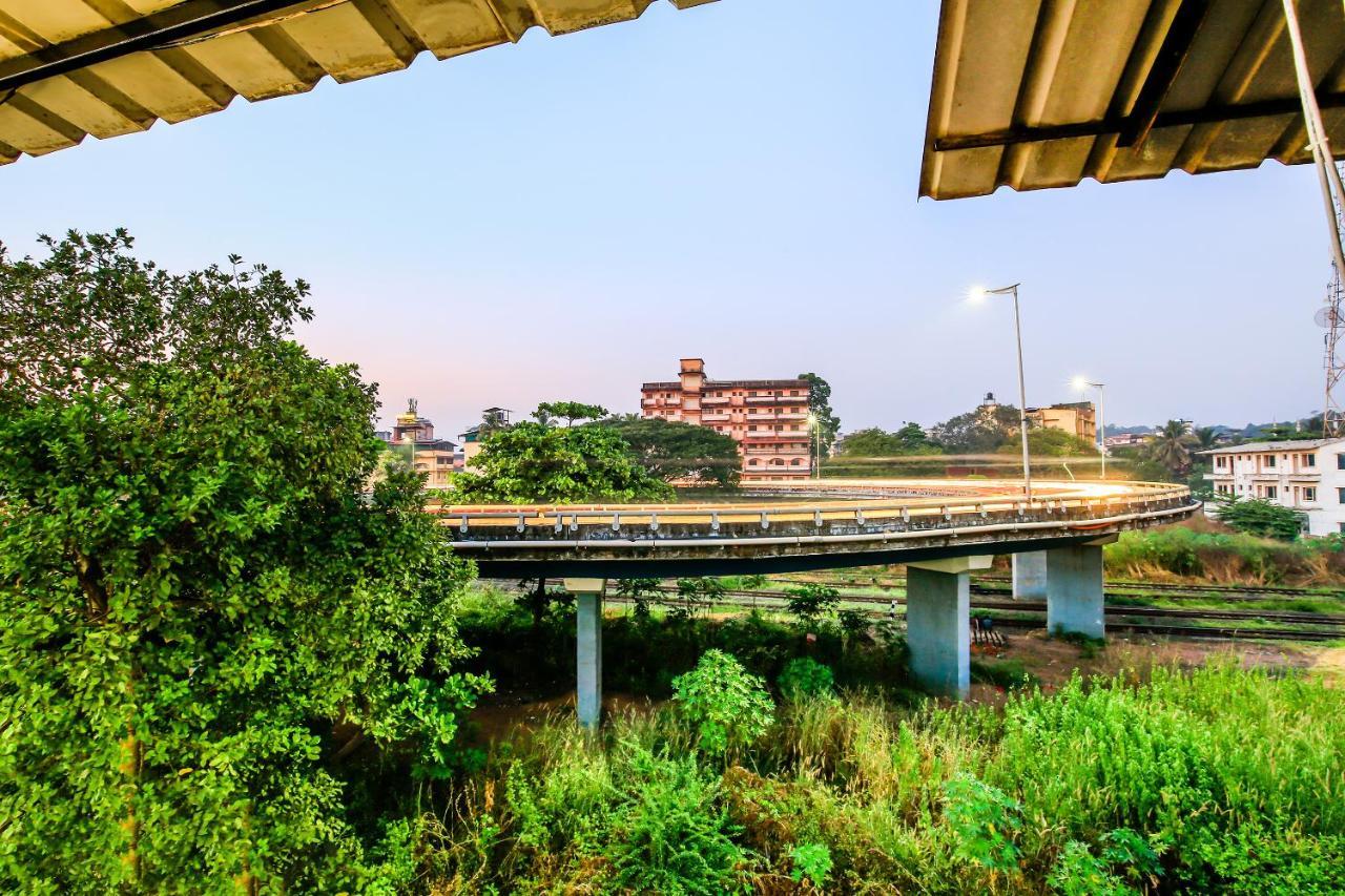 Oyo 23035 Srinivas Residency Hotel Madgaon Exterior photo